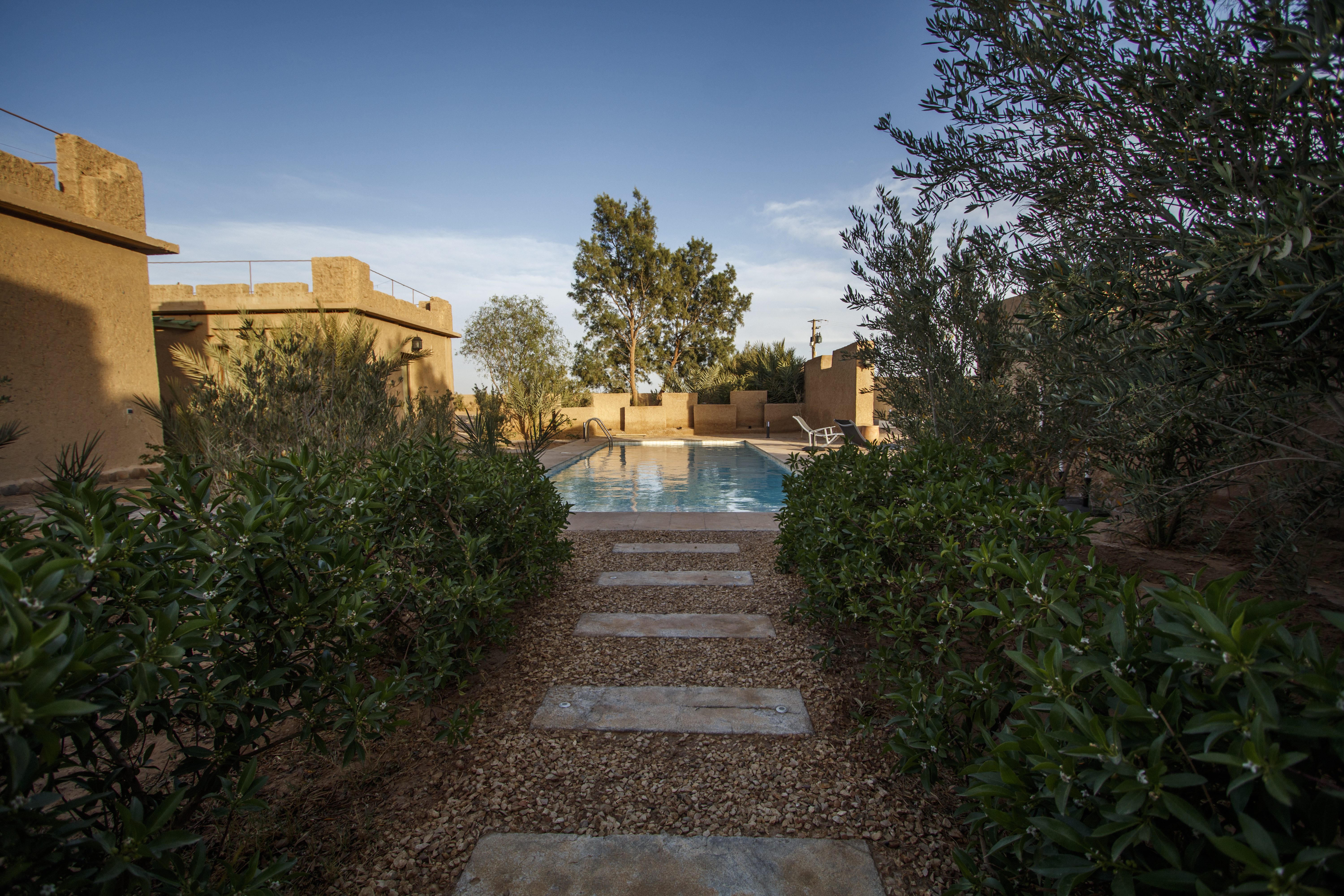 Jardin et piscine de L'Hôtel